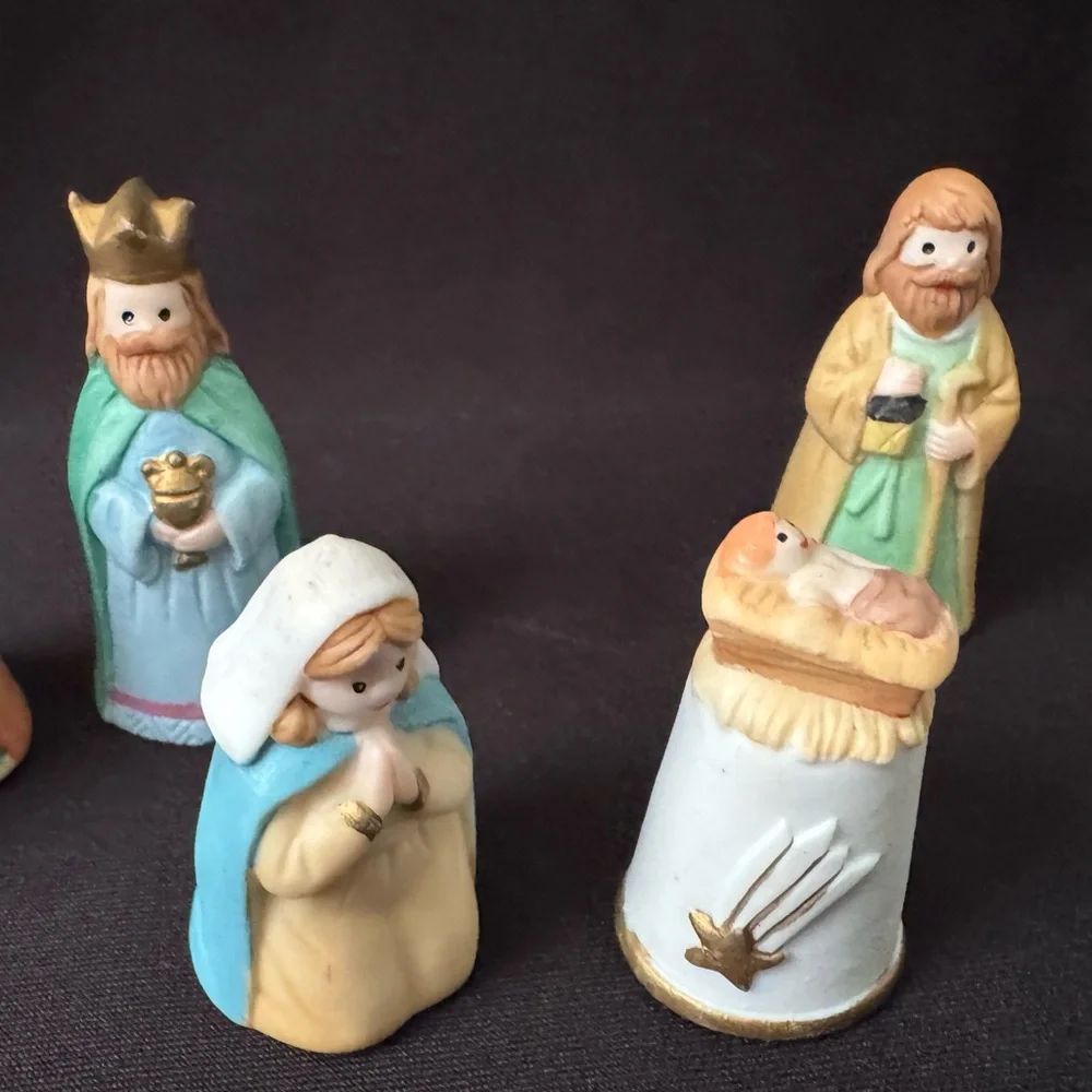 Vintage 1987 Enesco Porcelain Nativity Scene Thimble Display 8 Piece Set